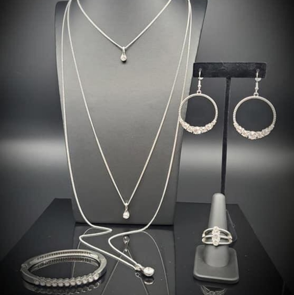 Jewelry sets (Necklace, earrings, ring, bracelet)